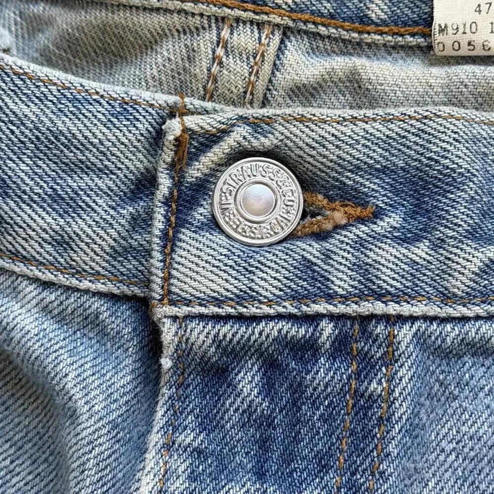 Vintage 90s Levis 560 Thrashed Distressed Jeans 36x32 Made‎ in Canada Grunge